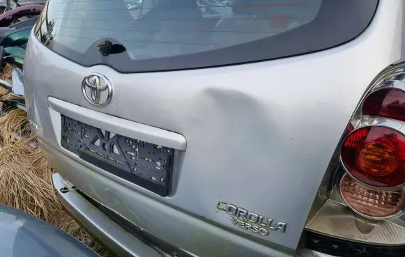 Toyota Corolla Verso E121 Tailgate/trunk/boot lid V335J