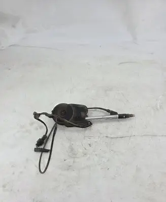 Mitsubishi Pajero Radio antenna