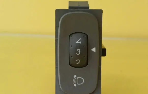 Renault Laguna II Headlight level height control switch 8200032953