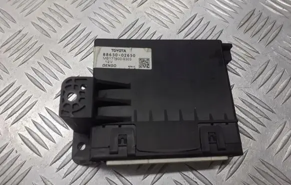 Toyota Auris 150 Air conditioner control unit module 88650-02650