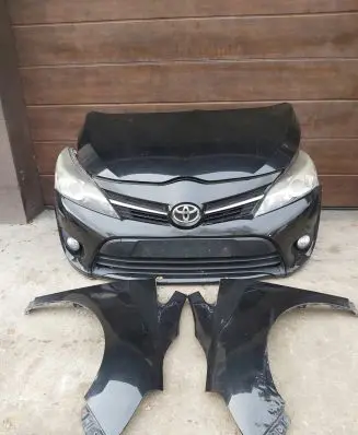 Toyota Verso Front piece kit 