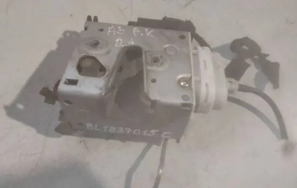 Audi A3 S3 8L Front door lock 8L1837015C