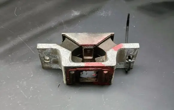 Opel Movano B Engine mount bracket 8200676857
