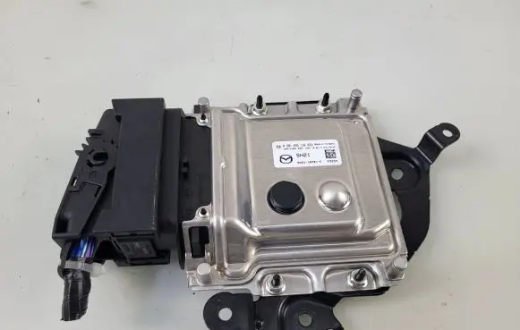 Mazda 6 Engine control unit/module SH21-18701-E