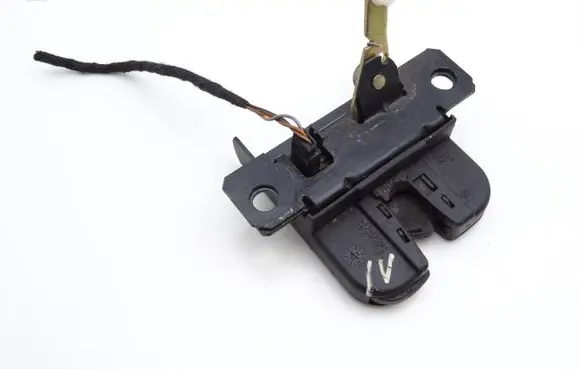 Volkswagen Golf IV Tailgate/trunk/boot lock/catch/latch 1J6827505B