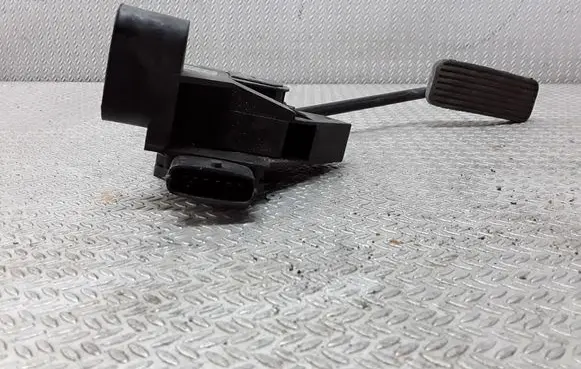 Opel Zafira A Accelerator throttle pedal 0281002299 90581216AR