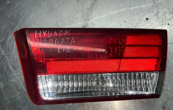 Hyundai Sonata Tailgate rear/tail lights 610318