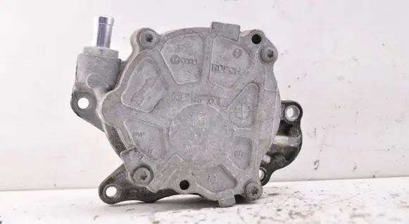 Audi A4 S4 B8 8K Vacuum pump 03L145100F