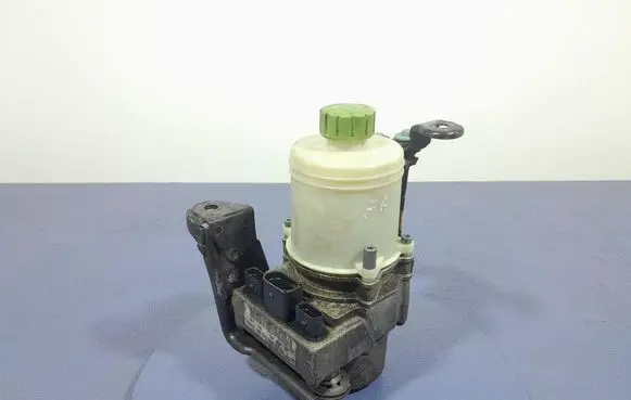 Volkswagen Polo Power steering pump 6Q0423155R