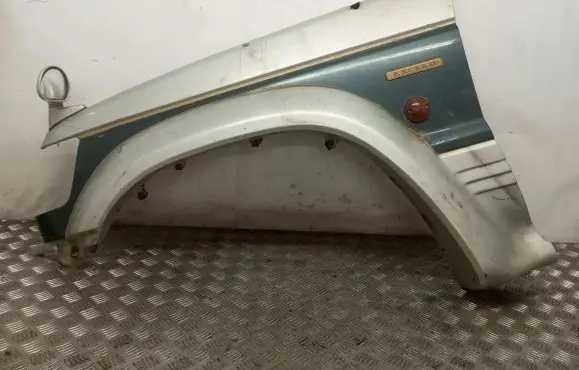 Mitsubishi Pajero Fender