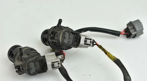 Toyota RAV 4 (XA30) Windscreen/windshield washer pump 533060160