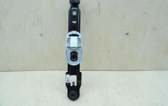 Fiat 500X Seat belt adjustment rail 