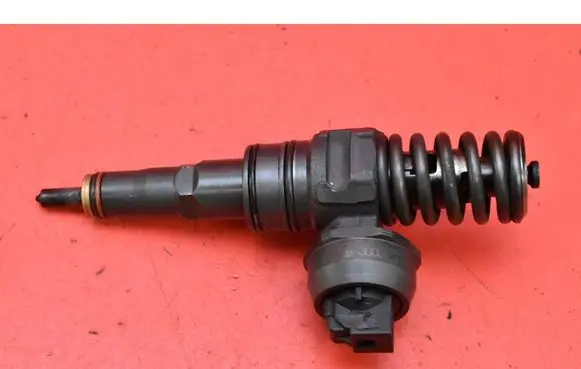Skoda Octavia Mk2 (1Z) Fuel injector 038130073AG