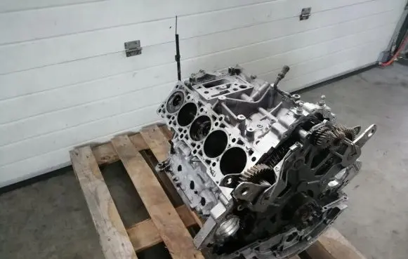 Volkswagen Touareg I Engine block AYH