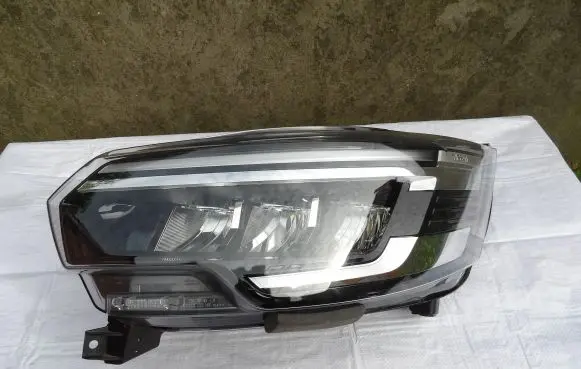 Nissan NV300 Headlight/headlamp 260607446R 00001114 1LX01472203