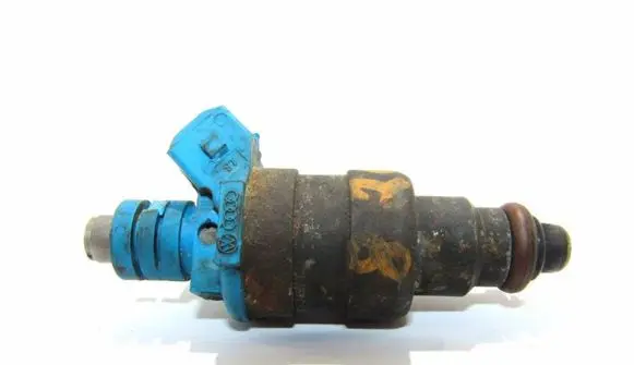 Volkswagen Golf III Fuel injector 037906031AC