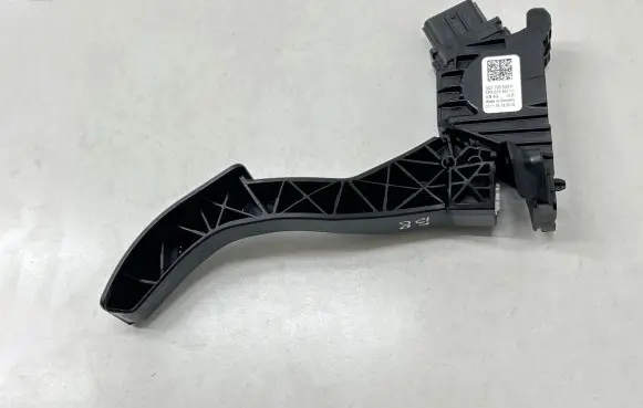 Volkswagen PASSAT B8 Accelerator throttle pedal 5Q1723503H 6PV01062111 11161632