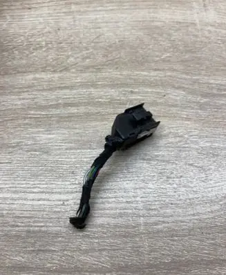 Volkswagen PASSAT B5 Plug wire 4A0971883