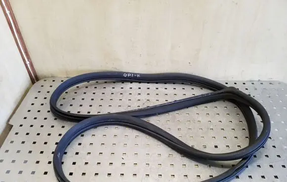 Honda CR-V Rear door rubber seal (on body) 