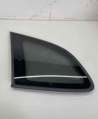 Hyundai Santa Fe Rear side window 43R000381 878102B000