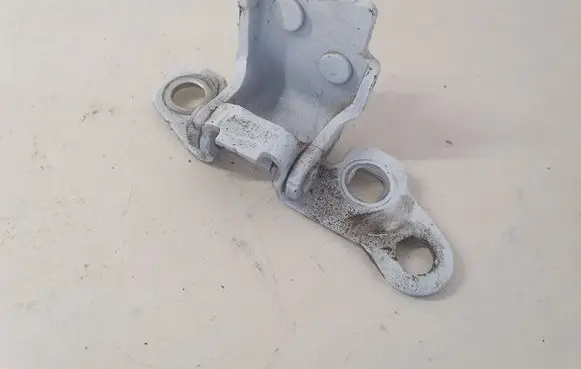 Renault Clio III Rear door upper hinge
