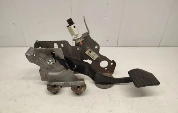 Renault Fluence Brake pedal 465010021R