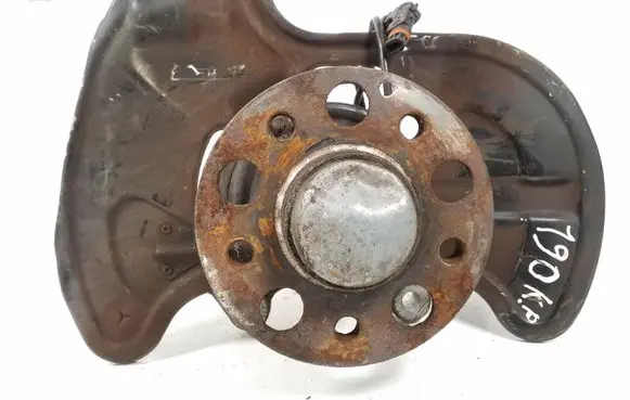 Mercedes-Benz E A207 Front wheel hub A2043320101