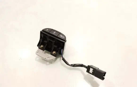 Chevrolet Tacuma Steering wheel buttons/switches 