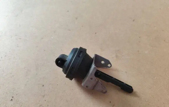 Volkswagen Golf V Intake manifold valve actuator/motor 