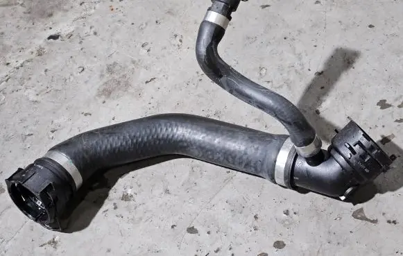 BMW 7 E38 Engine coolant pipe/hose 7505228 672103033
