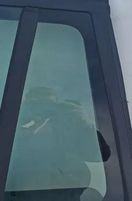 Opel Vectra C Rear vent window glass Raudona