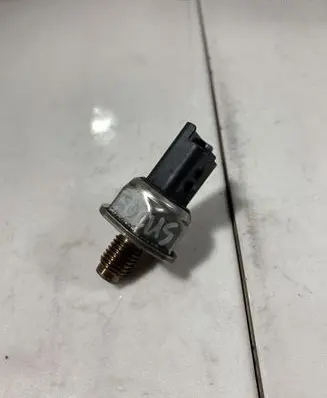 Ford Focus Fuel pressure regulator 5WS40039