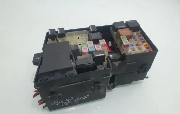 Volvo V50 Fuse module 8688040