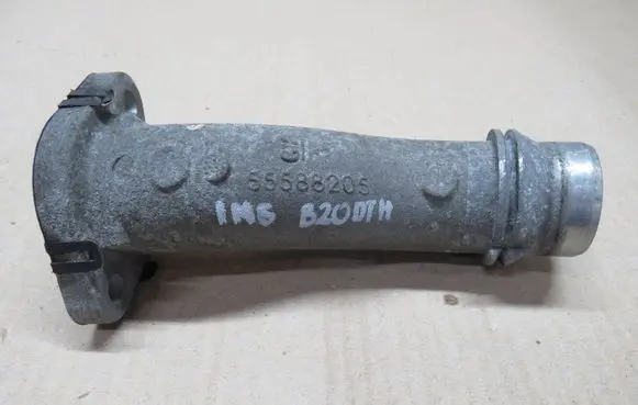 Opel Insignia A Engine coolant pipe/hose 55588205
