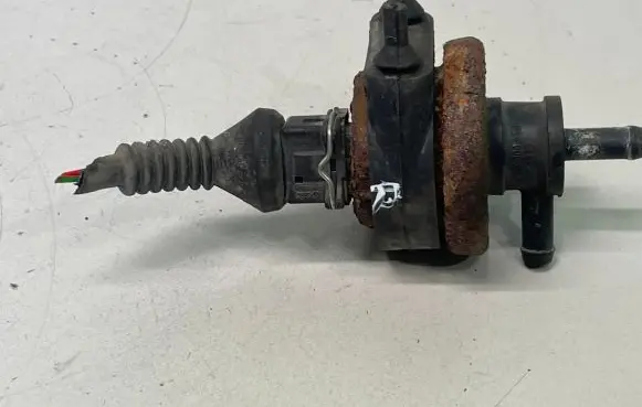 Audi 80 90 S2 B4 Fuel pressure regulator 034133459B 024609283E