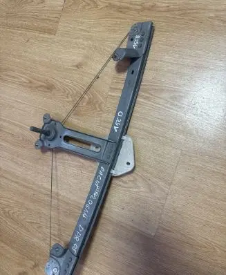 Dacia Logan I Front door manual window regulator 118482 411914