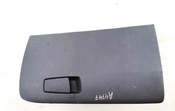 Glove box
