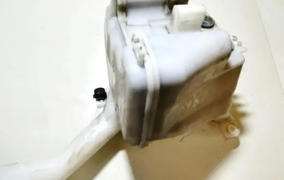 Toyota Yaris Windshield washer fluid reservoir/tank 853100d060 85310-0d060