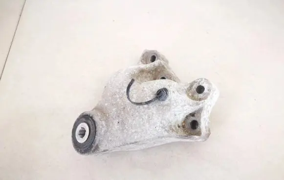Mercedes-Benz B W246 W242 Engine mounting bracket a2462401109