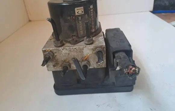 Volkswagen Golf V ABS Pump 1K0907379AC 00005305H0 10096003593