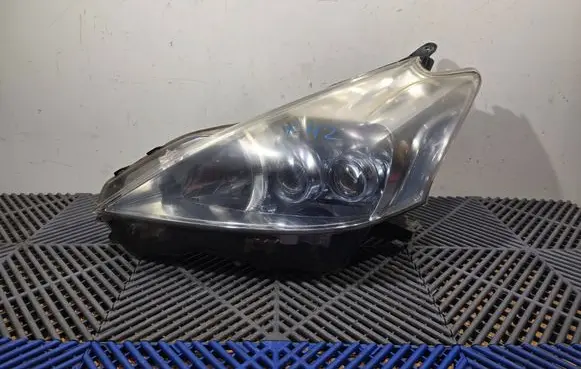 Toyota Prius+ (ZVW40) Headlight/headlamp