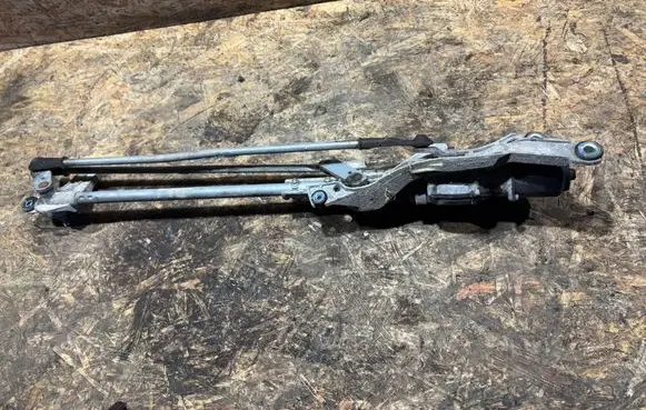 Mitsubishi L200 Front wiper linkage and motor 8250A124