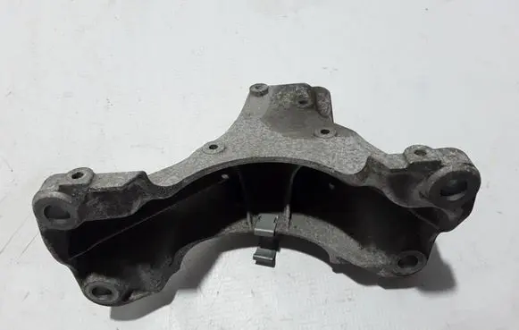 BMW 5 F10 F11 Engine mounting bracket 6788616