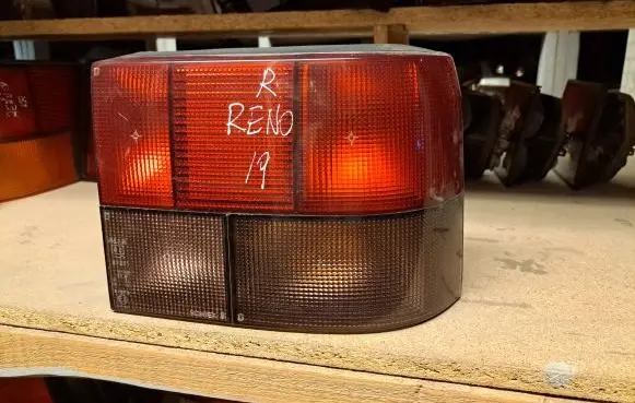 Renault 19 Rear/tail lights 87071 87070