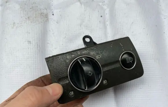 Mercedes-Benz E W211 Light switch A2115450104 2115450104