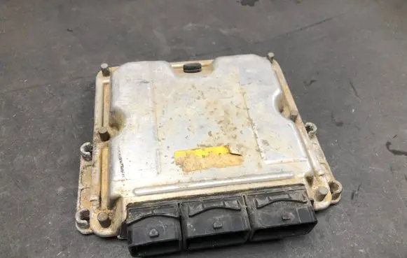 Renault Megane II Engine control unit/module 0281011101