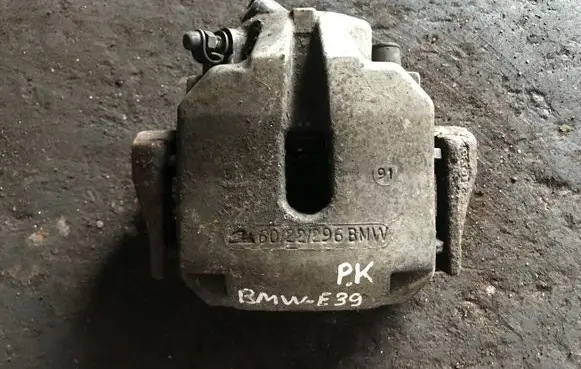 BMW 5 E39 Front brake caliper 6022296