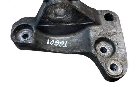 Volkswagen Transporter - Caravelle T5 Engine mounting bracket 7H0199207B