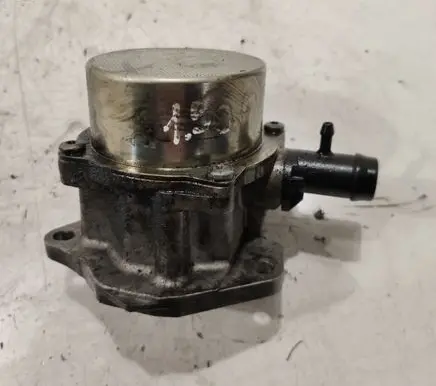 Renault Megane III Vacuum pump 8201005308