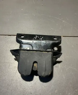 Audi A4 S4 B5 8D Tailgate/trunk/boot lock/catch/latch 809827505